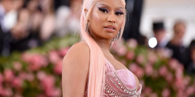 نیکی میناژ در سرزمین وحی